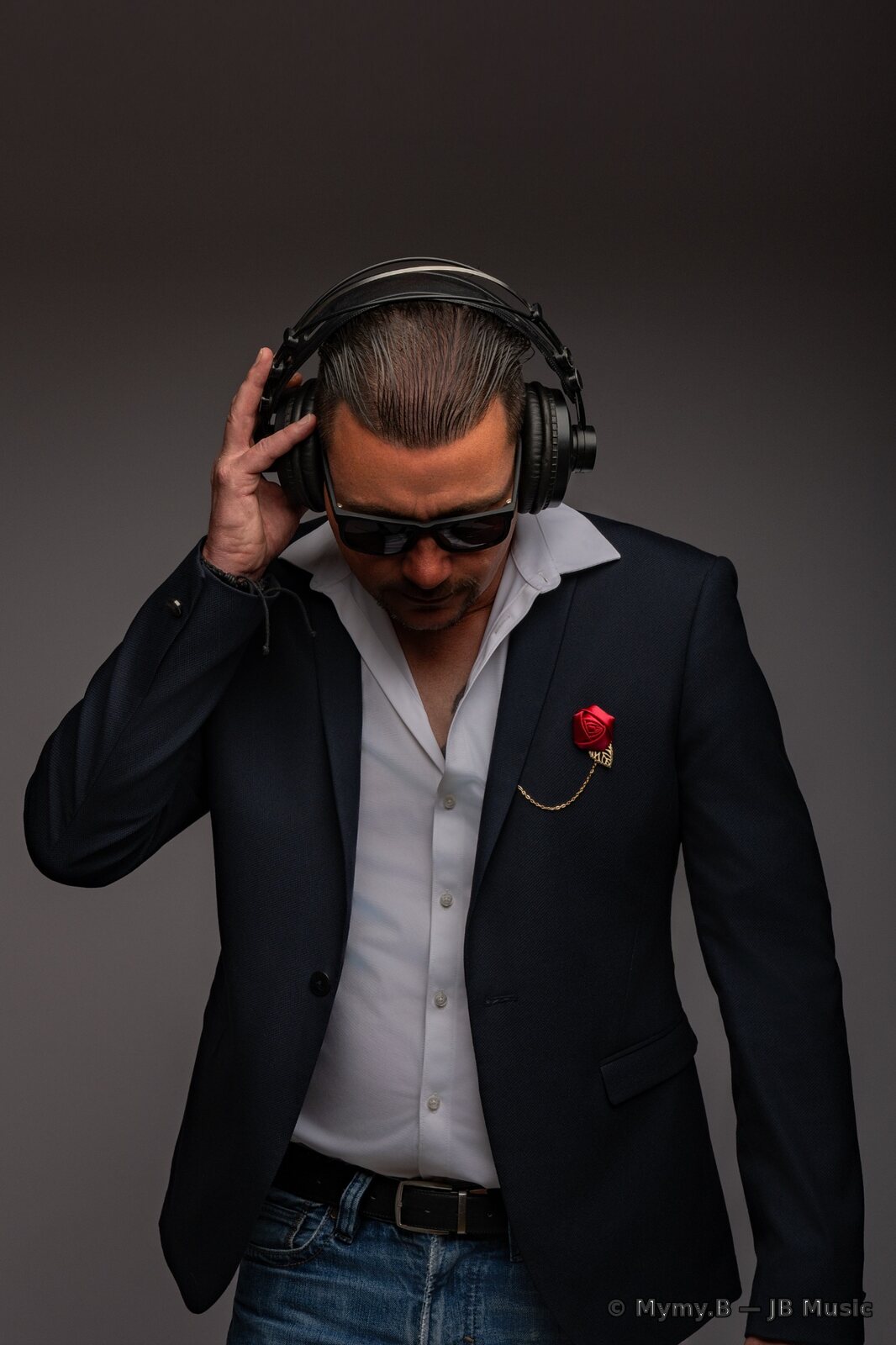 Mymy.B avec un casque audio